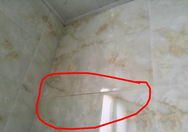 朋友装修的时候，墙砖不到一年就开始脱落了，值得你学习一下