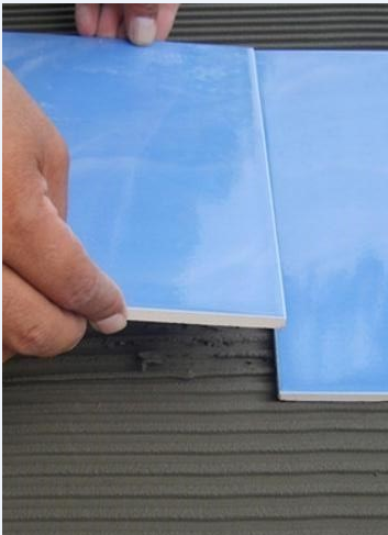 朋友装修的时候，墙砖不到一年就开始脱落了，值得你学习一下